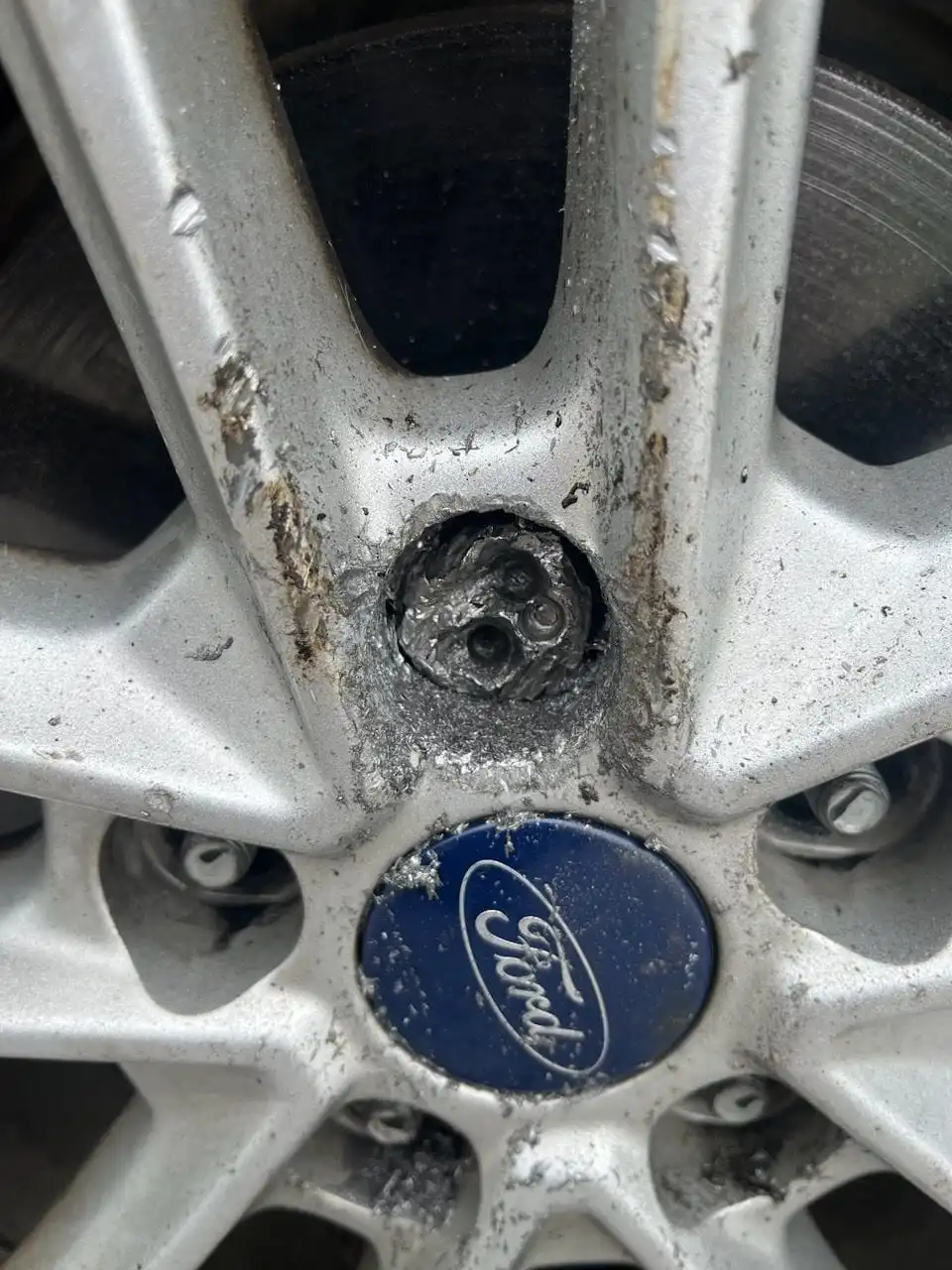 Home lug nut service roadside