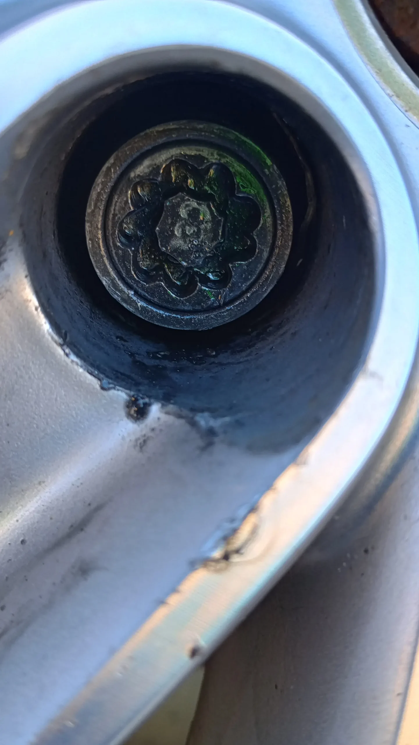 wheel nut locking (1)