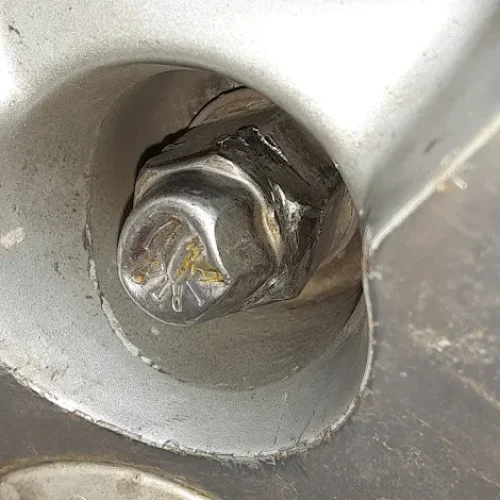 lug nut stripping service